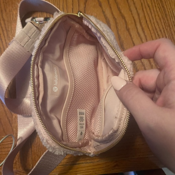 Lululemon Fuzzy Beltbag - Picture 3 of 3